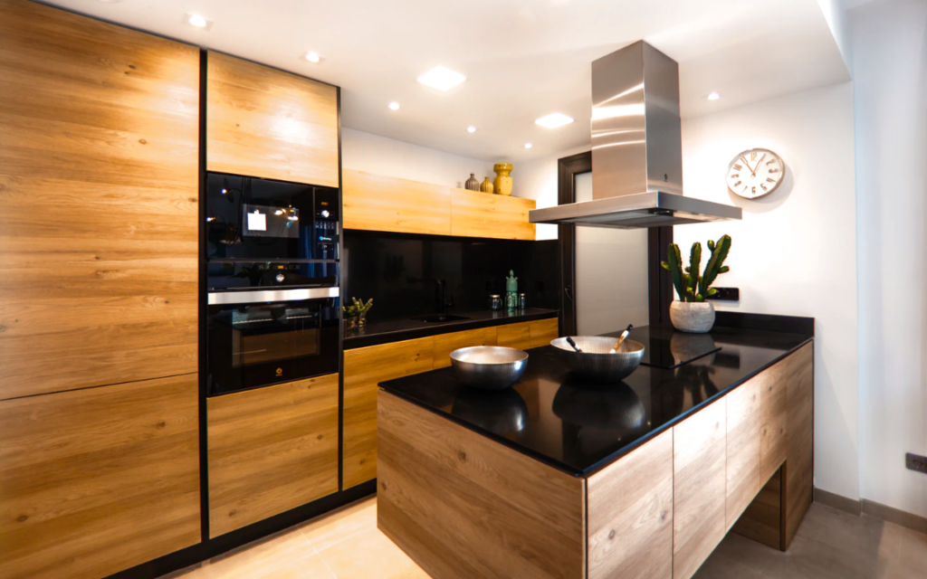 Kitchen with contrasting colors